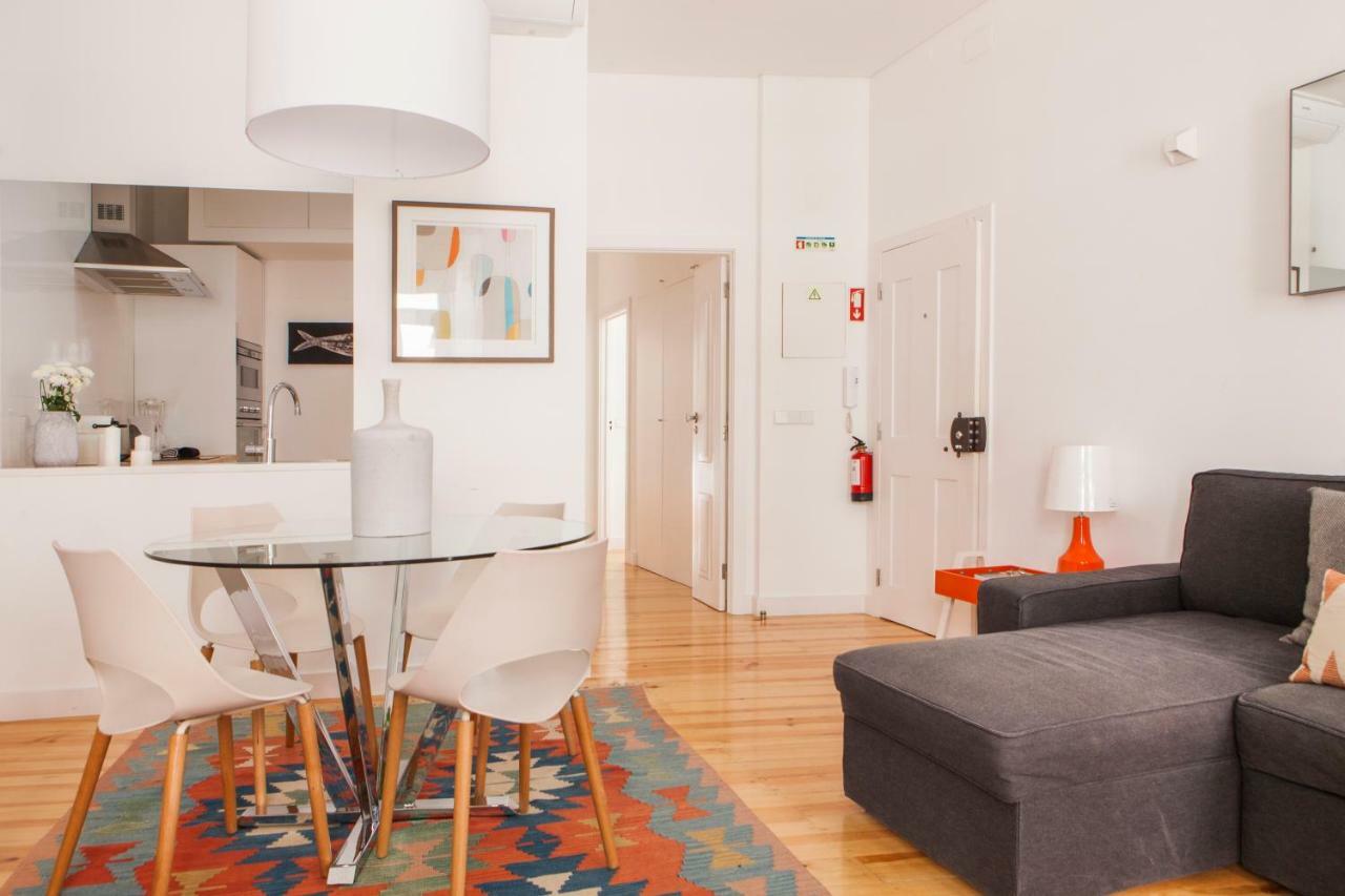 Cozy 1St Floor Flat Central Chiado District With Balconies And Ac 19Th Century Building Lisbon Exterior photo