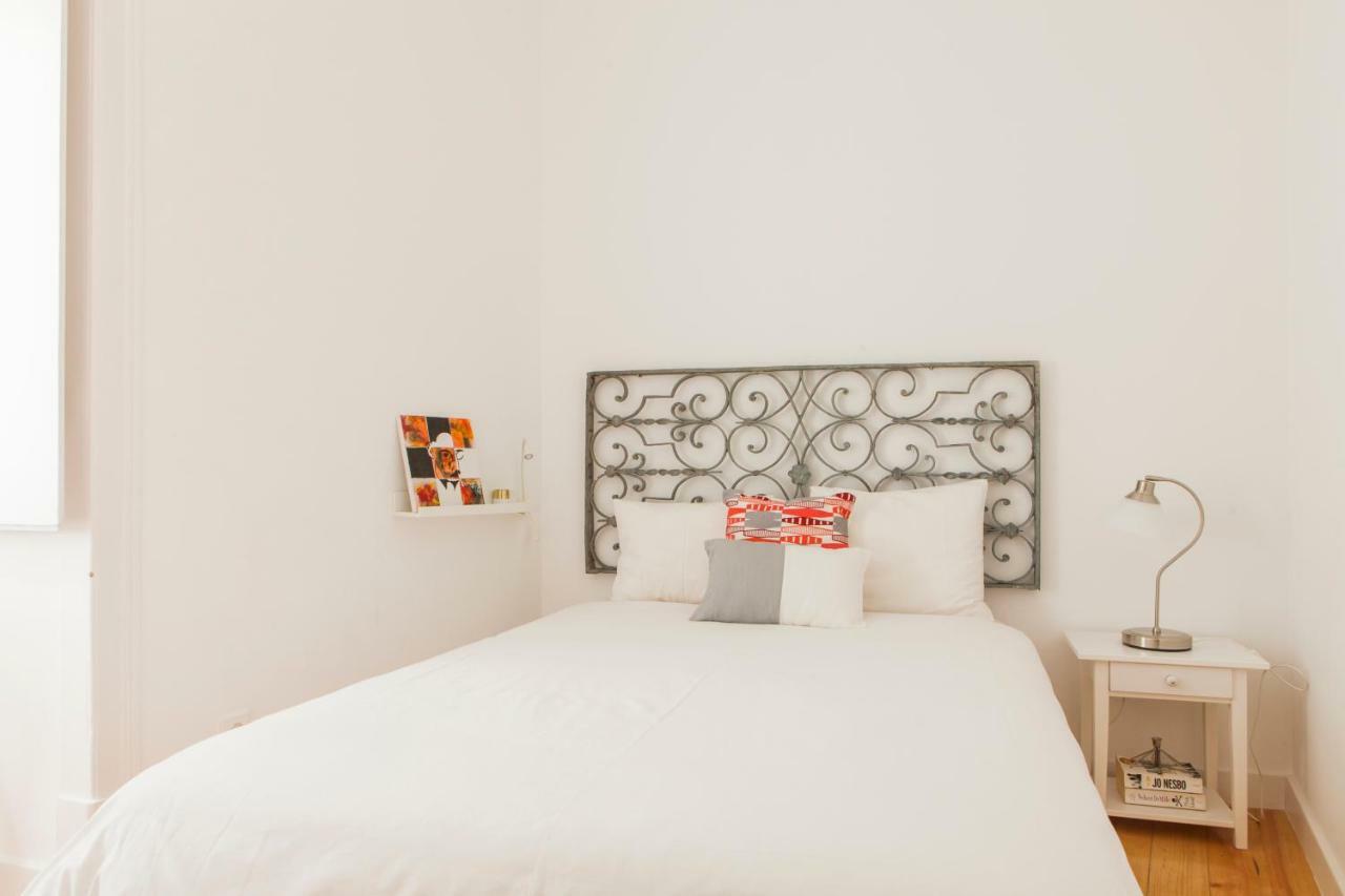 Cozy 1St Floor Flat Central Chiado District With Balconies And Ac 19Th Century Building Lisbon Exterior photo