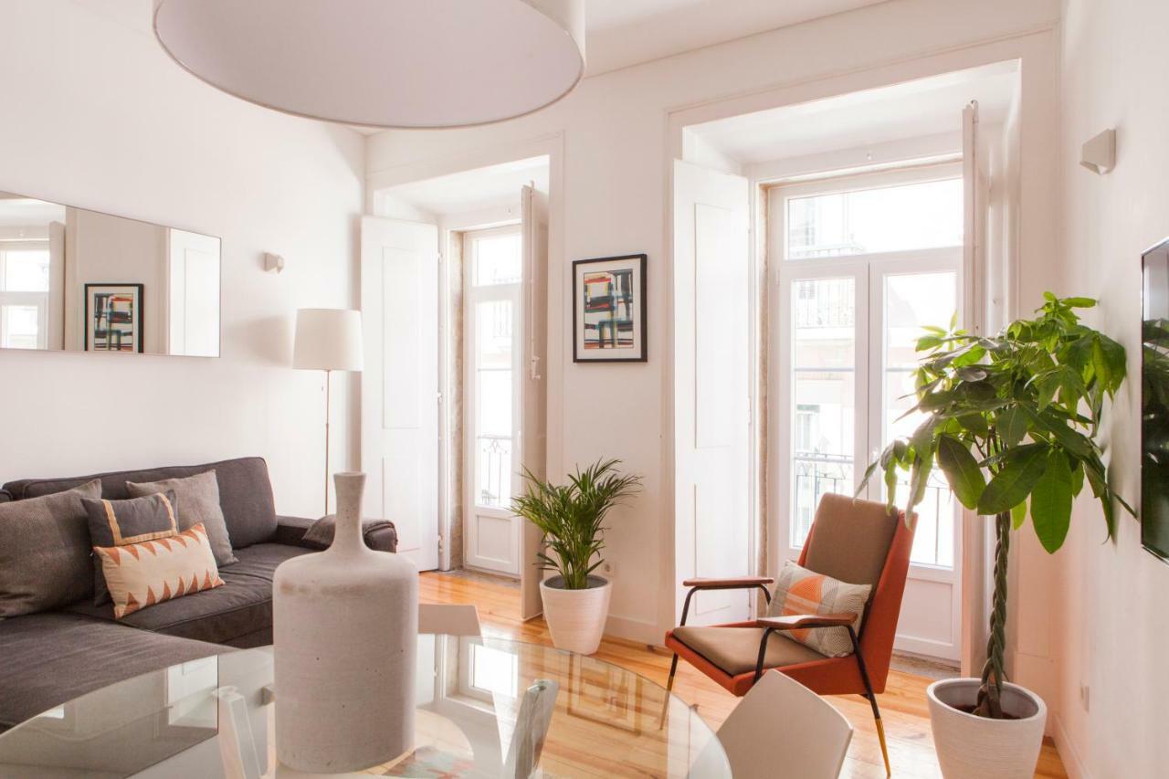 Cozy 1St Floor Flat Central Chiado District With Balconies And Ac 19Th Century Building Lisbon Exterior photo