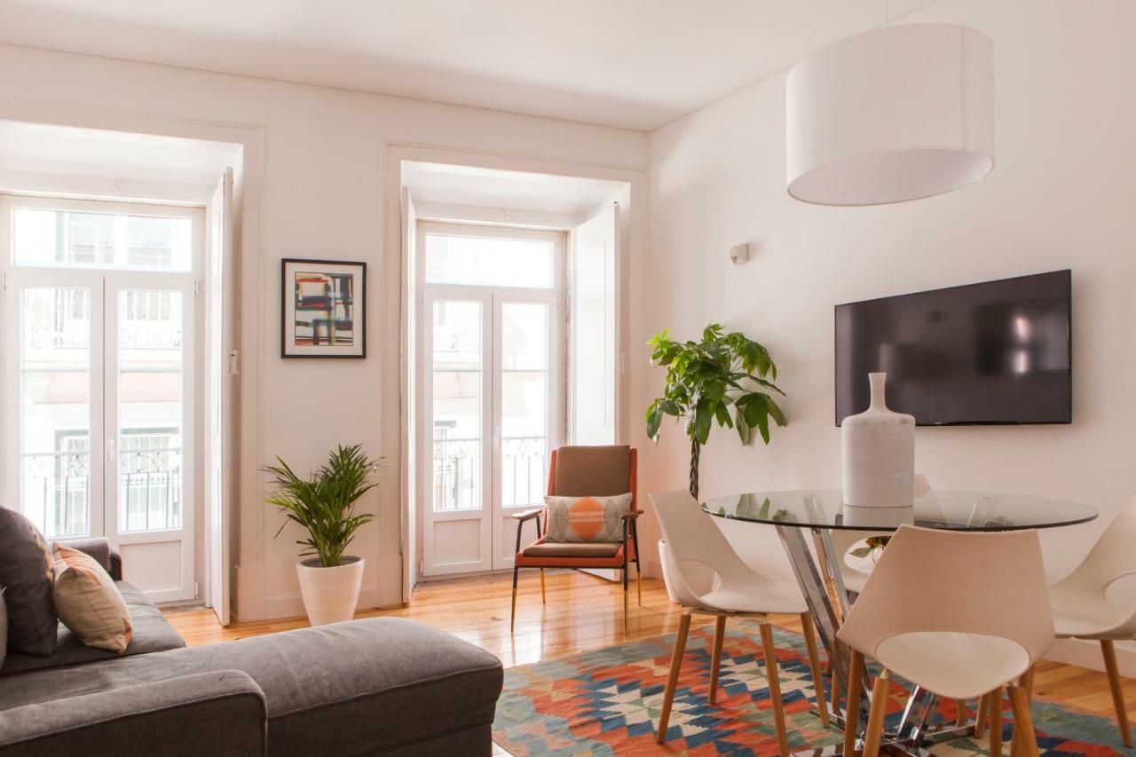 Cozy 1St Floor Flat Central Chiado District With Balconies And Ac 19Th Century Building Lisbon Exterior photo